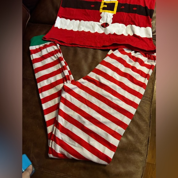 NWOT PAJAMA SET FAMKY CHRISTMAS PJS - Picture 5 of 6